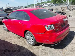 2015 Volkswagen Jetta SE с VIN 3VWD07AJ2FM357720, выставлен на аукционе IAAI как лот 42281983 с пробегом 92 965 миль миль и . История ставок и продаж доступна на DreamBid. Изображение 3.