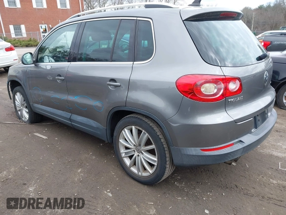 2011 Volkswagen Tiguan SE with VIN WVGBV7AX4BW532524, listed as a IAAI auction lot 41757552 with 141,115 mi miles and . Bid and sale history available at DreamBid. Image 3.