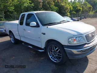 2000 Ford F-150 XL z VIN 1FTRX17L7YNB73649, wystawiony jako IAAI lot #42159021 z przebiegiem Nie podano mil oraz . Historia ofert i sprzedaży dostępna na DreamBid. Obrazek 1.