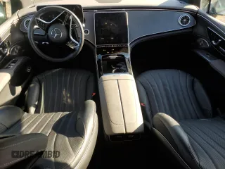 2022 Mercedes-Benz EQS 450+ z VIN W1KCG2DB0NA008557, wystawiony jako Copart lot #42985905 z przebiegiem 21 537 mil mil oraz Szkoda całkowita • Salvage title. Historia ofert i sprzedaży dostępna na DreamBid. Obrazek 8.