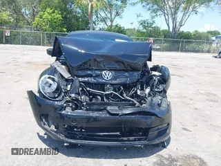 2013 Volkswagen Beetle Entry с VIN 3VWFP7AT4DM639280, выставлен на аукционе IAAI как лот 42324777 с пробегом 77 049 миль миль и . История ставок и продаж доступна на DreamBid. Изображение 13.