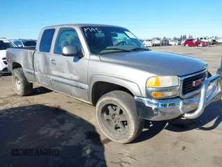2000 GMC New Sierra 1500 SLE with VIN 2GTEK19T4Y1132228, listed as a IAAI auction lot 41337047 with 293,379 mi miles. Bid and sale history available at carsss.com. Image 1.