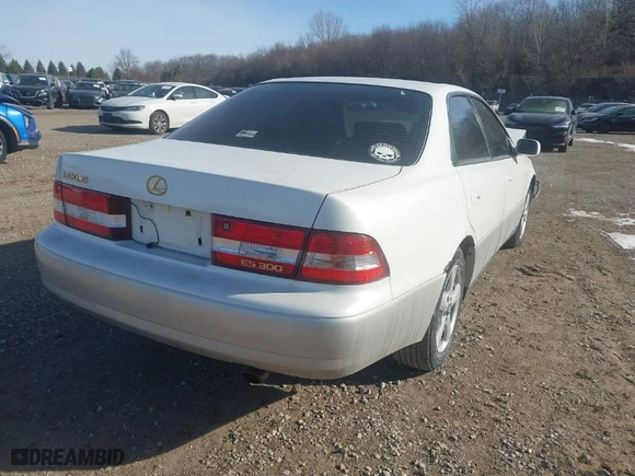 2001 Lexus ES 300 with VIN JT8BF28G010328457, listed as a IAAI auction lot 41284198 with 161,137 mi miles. Bid and sale history available at carsss.com. Image 4.