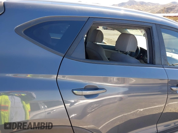 2018 Hyundai Tucson SEL with VIN KM8J3CA42JU618764, listed as a IAAI auction lot 41677046 with 127,980 mi miles. Bid and sale history available at carsss.com. Image 6.