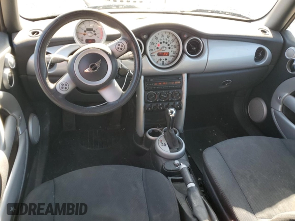 2005 MINI Convertible с VIN WMWRF33485TG10403, выставлен на аукционе Copart как лот 52459735 с пробегом 118 445 миль миль и Чистый • Clean title. История ставок и продаж доступна на DreamBid. Изображение 8.