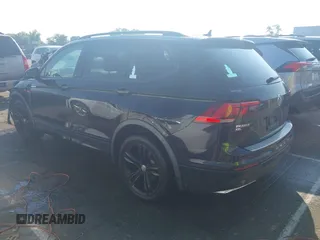 2019 Volkswagen Tiguan SE z VIN 3VV3B7AX3KM135261, wystawiony jako IAAI lot #42600904 z przebiegiem 62 026 mil mil oraz . Historia ofert i sprzedaży dostępna na DreamBid. Obrazek 3.