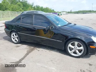 2004 Mercedes-Benz C 230 Kompressor z VIN WDBRF40J64F505984, wystawiony jako IAAI lot #42108989 z przebiegiem 120 383 mil mil oraz . Historia ofert i sprzedaży dostępna na DreamBid. Obrazek 6.