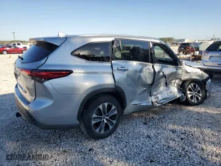 2020 Toyota Highlander XLE with VIN 5TDGZRAH5LS504770, listed as a Copart auction lot 48554725 with 84,711 mi miles and Non Repairable. Bid and sale history available at carsss.com. Image 3.