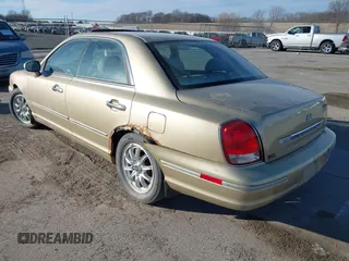 2002 Hyundai XG350 L with VIN KMHFU45E72A204717, listed as a IAAI auction lot 41386637 with 182,310 mi miles. Bid and sale history available at carsss.com. Image 3.