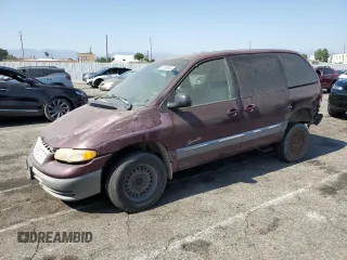 2000 Dodge Caravan SE with VIN 1B4GP45R2YB500313, listed as a Copart auction lot 61202635 with 247,799 mi miles and Salvage title. Bid and sale history available at DreamBid. Image 1.