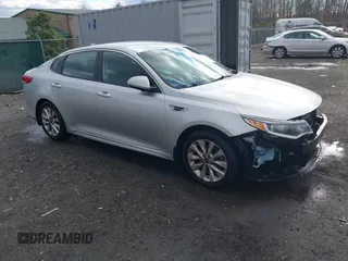 2018 Kia Optima LX z VIN 5XXGT4L37JG272886, wystawiony jako IAAI lot #41230776 z przebiegiem 142 275 mil mil oraz . Historia ofert i sprzedaży dostępna na DreamBid. Obrazek 1.