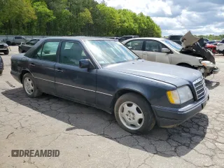 1995 Mercedes-Benz E Class with VIN WDBEA32E7SC246184, listed as a Copart auction lot 52570185 with 122,452 mi miles and Clean Title. Bid and sale history available at carsss.com. Image 4.