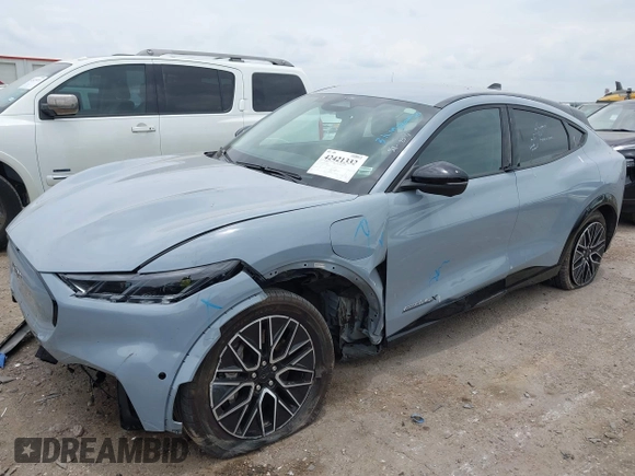 2024 Ford Mustang Mach-E Premium z VIN 3FMTK3SUXRMA04393, wystawiony jako IAAI lot #42421332 z przebiegiem 29 556 mil mil oraz . Historia ofert i sprzedaży dostępna na DreamBid. Obrazek 18.
