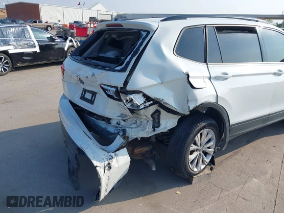 2018 Volkswagen Tiguan S with VIN 3VV1B7AX1JM119971, listed as a IAAI auction lot 42039977 with 108,932 mi miles and . Bid and sale history available at DreamBid. Image 6.