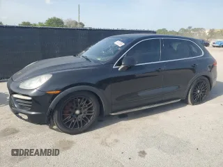 2013 Porsche Cayenne Turbo z VIN WP1AC2A25DLA91454, wystawiony jako Copart lot #59913895 z przebiegiem 172 969 mil mil oraz Czysty tytuł • Clean title. Historia ofert i sprzedaży dostępna na DreamBid. Obrazek 1.