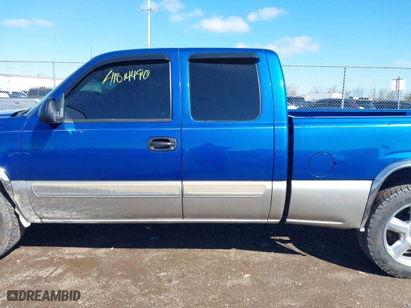 2003 Chevrolet Silverado 1500 LS with VIN 2GCEC19T731369026, listed as a IAAI auction lot 41814490 with 236,597 mi miles. Bid and sale history available at carsss.com. Image 14.