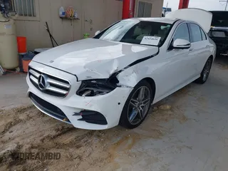 2020 Mercedes-Benz E 350 z VIN W1KZF8DB4LA833854, wystawiony jako IAAI lot #42424616 z przebiegiem 41 860 mil mil oraz . Historia ofert i sprzedaży dostępna na DreamBid. Obrazek 6.