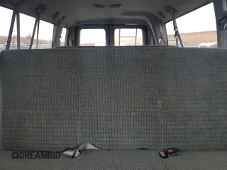 2003 Ford Econoline Passenger XL z VIN 1FBSS31S23HA52924, wystawiony jako Copart lot #77257404 z przebiegiem 170 077 mil mil oraz Nie do naprawy • Non repairable. Historia ofert i sprzedaży dostępna na DreamBid. Obrazek 10.