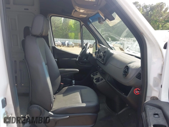 2021 Mercedes-Benz Sprinter Cargo with VIN W1Y4ECHY0MT073349, listed as a IAAI auction lot 39699453 with 136,101 mi miles and . Bid and sale history available at carsss.com. Image 5.