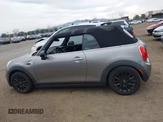 2016 MINI Convertible z VIN WMWWG5C51G3A81075, wystawiony jako IAAI lot #41681717 z przebiegiem 54 956 mil mil oraz . Historia ofert i sprzedaży dostępna na DreamBid. Obrazek 14.