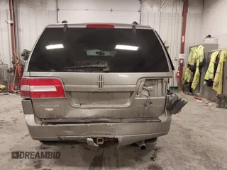 2008 Lincoln Navigator z VIN 5LMFU28568LJ00925, wystawiony jako IAAI lot #41641088 z przebiegiem 214 476 mil mil oraz . Historia ofert i sprzedaży dostępna na DreamBid. Obrazek 16.