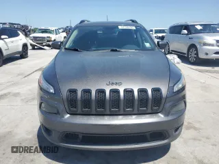 2018 Jeep Cherokee Latitude with VIN 1C4PJLCB4JD538320, listed as a Copart auction lot 52450105 with 82,674 mi miles and Salvage Title. Bid and sale history available at carsss.com. Image 5.