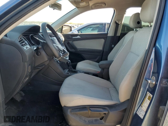 2020 Volkswagen Tiguan S z VIN 3VV1B7AX2LM059587, wystawiony jako Copart lot #48564695 z przebiegiem 178 661 mil mil oraz Czysty tytuł • Clean title. Historia ofert i sprzedaży dostępna na DreamBid. Obrazek 7.