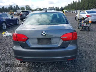 2011 Volkswagen Jetta SE z VIN 3VWDZ7AJXBM356668, wystawiony jako IAAI lot #42294221 z przebiegiem 199 605 mil mil oraz . Historia ofert i sprzedaży dostępna na DreamBid. Obrazek 16.