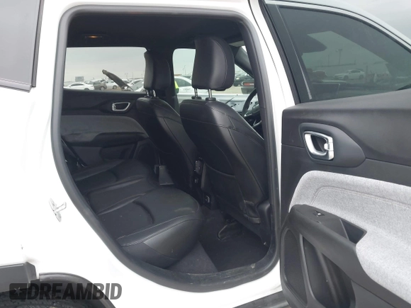 2024 Jeep Compass Latitude Lux with VIN 3C4NJDFN4RT169922, listed as a IAAI auction lot 41564166 with 16,097 mi miles and . Bid and sale history available at DreamBid. Image 8.