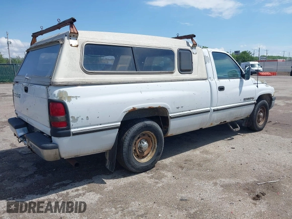 1996 Dodge 1500 z VIN 1B7HC16Y1TS630096, wystawiony jako IAAI lot #42095072 z przebiegiem 252 069 mil mil oraz . Historia ofert i sprzedaży dostępna na DreamBid. Obrazek 4.