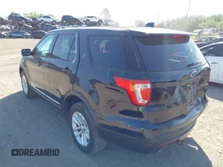 2016 Ford Utility Police Interceptor with VIN 1FM5K8AR6GGA04806, listed as a IAAI auction lot 41903514 with 146,178 mi miles. Bid and sale history available at carsss.com. Image 3.