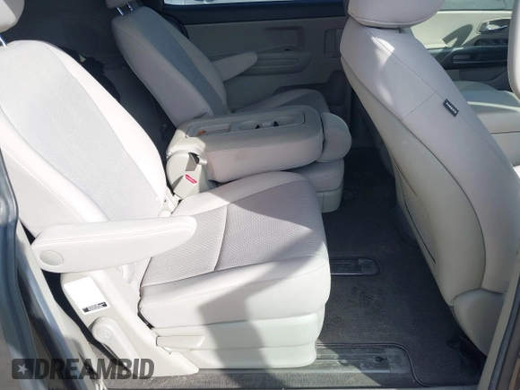 2020 Kia Sedona LX with VIN KNDMB5C13L6617567, listed as a IAAI auction lot 41774812 with 68,500 mi miles. Bid and sale history available at carsss.com. Image 8.