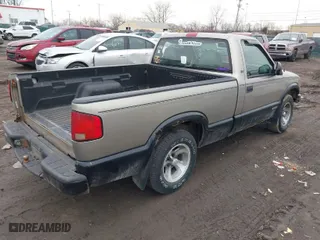 1998 Chevrolet S-10 LS with VIN 1GCCS1444W8163738, listed as a IAAI auction lot 41542794 with 240,465 mi miles. Bid and sale history available at carsss.com. Image 4.
