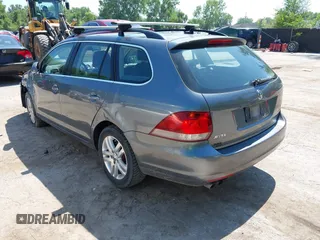 2010 Volkswagen Jetta TDI z VIN 3VWPL7AJ5AM660293, wystawiony jako IAAI lot #42636927 z przebiegiem 234 740 mil mil oraz . Historia ofert i sprzedaży dostępna na DreamBid. Obrazek 3.
