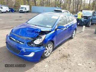 2013 Hyundai Accent SE z VIN KMHCU5AE7DU085650, wystawiony jako IAAI lot #42082694 z przebiegiem 115 506 mil mil oraz . Historia ofert i sprzedaży dostępna na DreamBid. Obrazek 2.