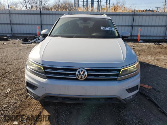 2018 Volkswagen Tiguan SEL Premium with VIN 3VV5B7AX9JM222542, listed as a Copart auction lot 48412055 with 93,329 mi miles and Salvage Title. Bid and sale history available at DreamBid. Image 5.