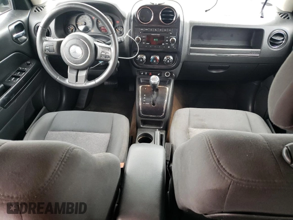 2014 Jeep Patriot Latitude z VIN 1C4NJRFB7ED501578, wystawiony jako Copart lot #63308005 z przebiegiem 76 100 mil mil oraz Szkoda całkowita • Salvage title. Historia ofert i sprzedaży dostępna na DreamBid. Obrazek 8.