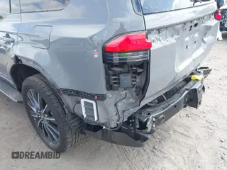 2024 Lexus GX 550 Luxury z VIN JTJVBCDX6R5010778, wystawiony jako IAAI lot #41902851 z przebiegiem 14 133 mil mil oraz . Historia ofert i sprzedaży dostępna na DreamBid. Obrazek 21.