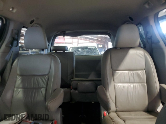 2015 Toyota Sienna Limited z VIN 5TDDK3DC3FS125940, wystawiony jako Copart lot #63550075 z przebiegiem 213 091 mil mil oraz Czysty tytuł • Clean title. Historia ofert i sprzedaży dostępna na DreamBid. Obrazek 10.