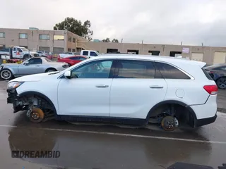 2018 Kia Sorento LX with VIN 5XYPG4A3XJG380986, listed as a IAAI auction lot 41732312 with 86,927 mi miles. Bid and sale history available at carsss.com. Image 14.