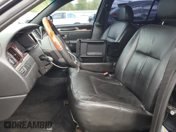 2008 Lincoln Town Car Limited z VIN 2LNHM82W58X651124, wystawiony jako Copart lot #57885485 z przebiegiem 244 887 mil mil oraz Czysty tytuł • Clean title. Historia ofert i sprzedaży dostępna na DreamBid. Obrazek 7.