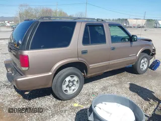2004 Chevrolet Blazer LS z VIN 1GNDT13X24K167825, wystawiony jako IAAI lot #41976732 z przebiegiem 142 647 mil mil oraz . Historia ofert i sprzedaży dostępna na DreamBid. Obrazek 4.