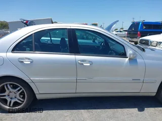 2002 Mercedes-Benz C 230/260/280/320 z VIN WDBRF61JX2F236248, wystawiony jako IAAI lot #42371901 z przebiegiem 204 981 mil mil oraz . Historia ofert i sprzedaży dostępna na DreamBid. Obrazek 13.