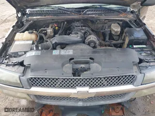 2003 Chevrolet Silverado 1500 LS with VIN 2GCEC19V531103179, listed as a IAAI auction lot 41653222 with 153,270 mi miles. Bid and sale history available at carsss.com. Image 10.
