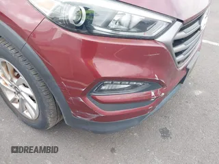 2016 Hyundai Tucson SE z VIN KM8J3CA47GU211841, wystawiony jako IAAI lot #42465483 z przebiegiem 140 666 mil mil oraz . Historia ofert i sprzedaży dostępna na DreamBid. Obrazek 6.