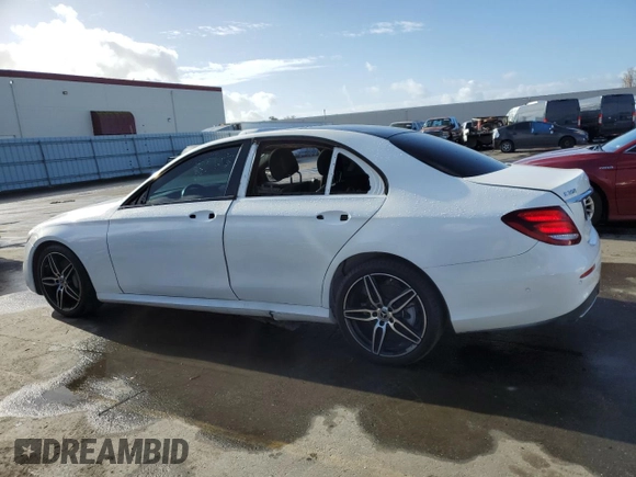2019 Mercedes-Benz E-Class E 300 with VIN WDDZF4JB2KA646074, listed as a Copart auction lot 84917544 with 32,075 mi miles and Clean Title. Bid and sale history available at carsss.com. Image 2.