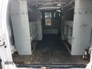 2010 Ford Econoline Cargo Commercial z VIN 1FTNE2EL2ADA74603, wystawiony jako IAAI lot #42511184 z przebiegiem 161 715 mil mil oraz . Historia ofert i sprzedaży dostępna na DreamBid. Obrazek 22.