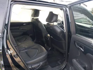 2022 Toyota Highlander XLE with VIN 5TDHZRBH2NS257729, listed as a IAAI auction lot 41580650 with 63,394 mi miles. Bid and sale history available at carsss.com. Image 8.