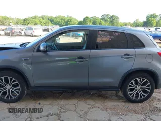 2018 Mitsubishi Outlander SE z VIN JA4AR3AW4JU006449, wystawiony jako IAAI lot #42159454 z przebiegiem 84 336 mil mil oraz . Historia ofert i sprzedaży dostępna na DreamBid. Obrazek 14.