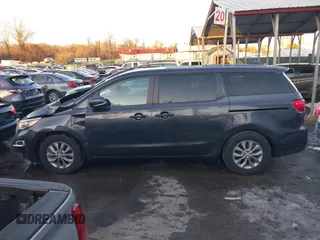 2021 Kia Sedona EX with VIN KNDMB5C17M6666739, listed as a IAAI auction lot 41423684 with 41,816 mi miles. Bid and sale history available at carsss.com. Image 14.